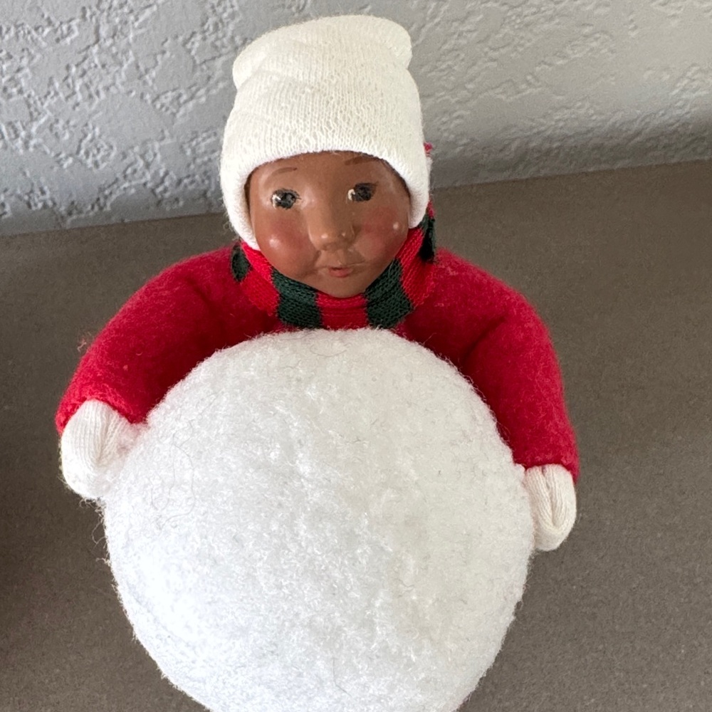Byers’ Choice SET! 🥰Carolers- Toddler Boy with wagon & 2015 Child with snowball - Picture 5 of 8